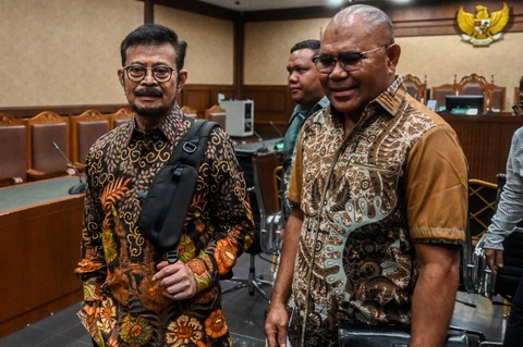 Terdakwa kasus pemerasan dan gratifikasi Syahrul Yasin Limpo berjalan meninggalkan ruangan usai mengikuti sidang pembacaan eksepsi di Pengadilan Tipikor, Jakarta, Rabu (13/3/2024). Foto: Rivan Awal Lingga/ANTARA FOTO