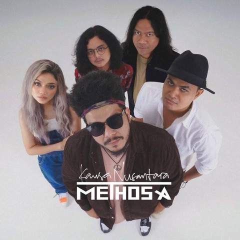 Rina Nose bergabung dengan grup band Methosa, rilis album perdana berjudul Kausa Nusantara. Foto: Dok. Istimewa