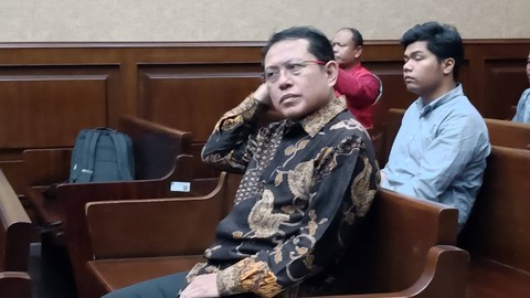 Sekretaris Mahkamah Agung (MA) nonaktif Hasbi Hasan menghadiri persidangan di Pengadilan Tipikor, Jakarta Pusat, Kamis (14/3). Foto: Fadhil Pramudya/kumparan