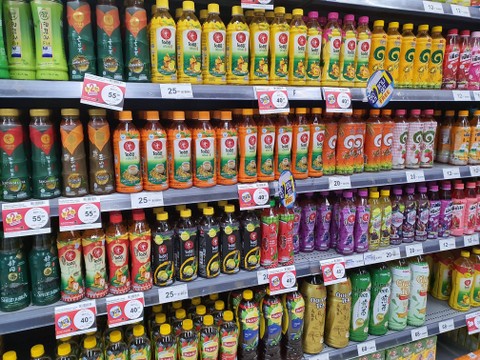 Ilustrasi minuman teh kemasan. Foto: Prachana Thong-on/Shutterstock