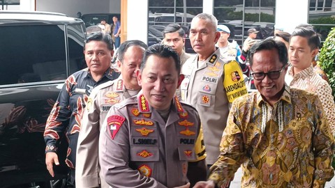 Kapolri Jenderal Listyo Sigit Prabowo menghadiri rapat koordinasi terkait dengan pemantauan perkembangan situasi pasca pemungutan suara dan antisipasi penetapan hasil suara Pemilu 2024 di Kantor Kemenko Polhukam, Jakarta Pusat, Jumat (15/3). Foto: Zamachsyari/kumparan