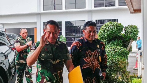 Panglima TNI, Jenderal TNI Agus Subiyanto menghadiri rapat koordinasi terkait dengan pemantauan perkembangan situasi pasca pemungutan suara dan antisipasi penetapan hasil suara Pemilu 2024 di Kantor Kemenko Polhukam, Jakarta Pusat, Jumat (15/3). Foto: Zamachsyari/kumparan