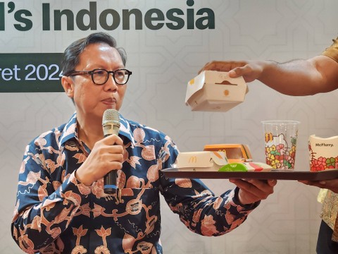 Penyerahan sertifikat halal sepanjang masa kepada McDonald's Indonesia oleh BPJPH Kementerian Agama yang berlokasi di McD Salemba Raya. Foto:  Ela Nurlaela/kumparan