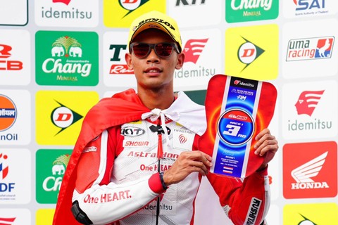 Aksi pebalap Astra Honda Racing Team (AHRT) di seri Asia Road Racing Championship (ARRC) Thailand di Sirkuit Buriram pada 16 Maret 2024. Foto: dok. AHM
