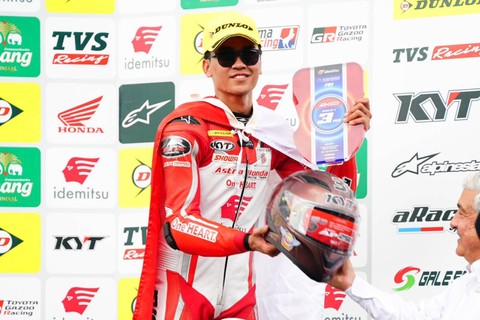 Aksi pebalap Astra Honda Racing Team (AHRT) di seri Asia Road Racing Championship (ARRC) Thailand di Sirkuit Buriram pada 16 Maret 2024. Foto: dok. AHM