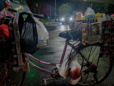 Sepeda yang digunakan Jamilah (49) untuk berjualan di Jalan Raya Kalibata, Jakarta Selatan.  Foto: Fadhil Pramudya/kumparan