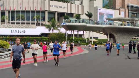 Suasana Car Free Day (CFD) di Bundaran HI, Jakarta Pusat, Minggu (17/3/2024). Foto: Jonathan Devin/kumparan