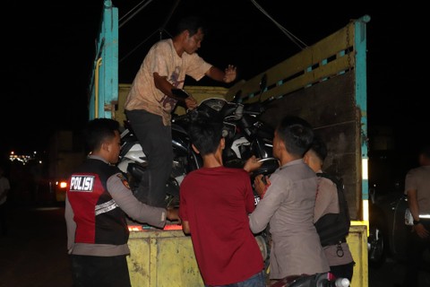 Polisi mengamankan sejumlah sepeda motor yang terlibat balap liar | Foto: Dok. Humas Polres Lamsel