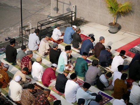 Shalat Tarawih Membakar Berapa Kalori? Foto Hanya Ilustrasi. Sumber Foto: Unsplash.com/Masjid Pogung Raya