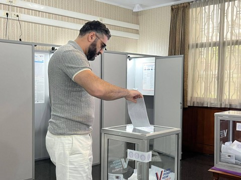 Pemilu Rusia 2024 di Kedutaan Besar Rusia untuk Indonesia di Jakarta, Minggu (17/3/2024). Foto: Tiara Hasna/kumparan