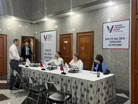 Pemilu Rusia 2024 di Kedutaan Besar Rusia untuk Indonesia di Jakarta, Minggu (17/3/2024). Foto: Tiara Hasna/kumparan