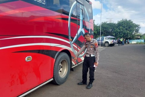 Seorang bocah berusia 5 tahun tewas usai terlindas sebuah bus AKAP (antar kota antar provinsi) di depan dermaga eksekutif Pelabuhan Merak, Kota Cilegon, Banten pada Minggu (17/3/2024). Foto: Dok. Istimewa