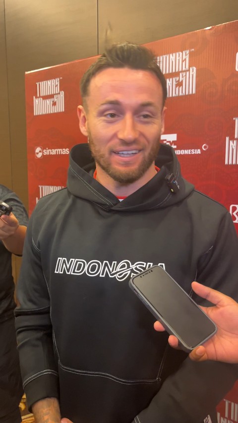 Pemain Timnas Indonesia, Marc Klok, saat ditemui di sebuah hotel di Jakarta pada 17 Maret 2024. Foto: kumparan/Azrumi El Ghazali