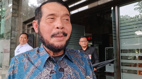 Hakim Mahkamah Konstitusi (MK), Anwar Usman, saat ditemui usai menjalani sidang etik di MKMK, Senin (18/3/2024). Foto: Fadhil Pramudya/kumparan