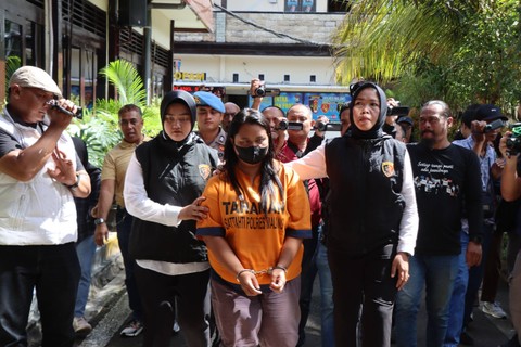 Polres Malang menangkap Enik Heriyanti atas kasus penyalahgunaan beras Bulog. Foto: Polres Malang