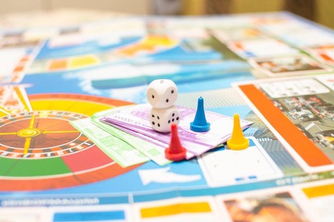 Ilustrasu permainan monopoly. Foto: AlexSviridov/Shutterstock