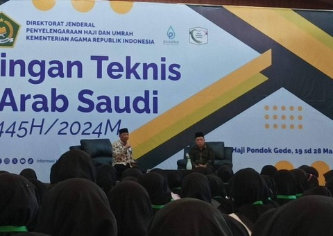Direktur Bina Haji Direktorat Jenderal Penyelenggaraan Haji dan Umrah (Ditjen PHU) Kemenag RI, Arsad Hidayat, saat memberikan materi Bimbingan Teknis (Bimtek) kepada 890 Petugas Penyelenggara Ibadah Haji (PPIH) Arab Saudi, di Asrama Haji Pondok Gede. Foto: Salmah Muslimah/kumparan