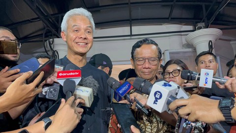 Paslon 03 Ganjar-Mahfud tanggapi hasil pemilu 2024 jelang pengumuman KPU. Foto: Paulina Herasmaranindar/kumparan