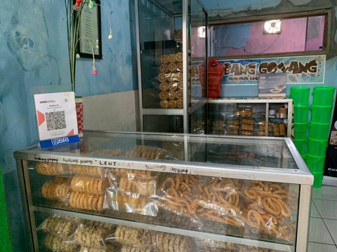 Kembang goyang yang diproduksi Sri Mulyati. Foto: Moh Fajri/kumparan