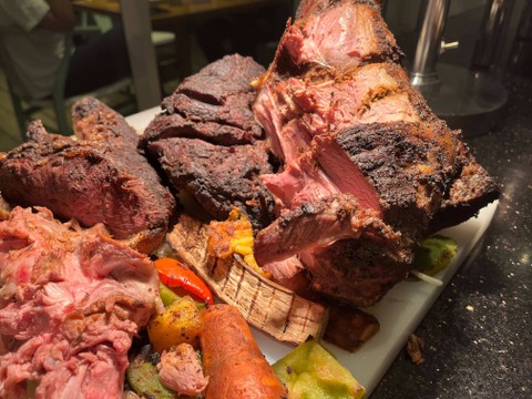 Menu buka puasa di The Oryza Restaurat di Resinda Hotel Karawang. Foto: Ela Nurlaela/kumparan