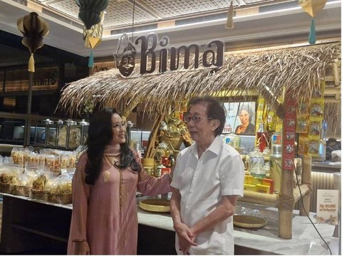 Rieke Diah Pitaloka dan Direktur Utama Sido Muncul Irwan Hidayat kenang kebersamaan dengan Donny Kesuma. Foto: kumparan.