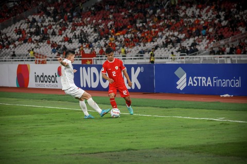 Pratama Arhan beraksi saat laga Kualifikasi Piala Dunia Timnas Indonesia vs Vietnam di GBK, Jakarta, Kamis (21/3/2024). Foto: Jamal Ramadhan/kumparan