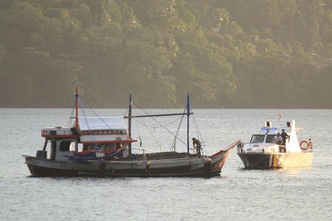 Kapal pengangkut ikan asal Filipina yang mencuri ikan di Wilayah Pengelolaan Perikanan Negara Republik Indonesia (WPPNRI) 716 Laut Sulawesi, Jumat (22/3/2024). Foto: Dok. Istimewa