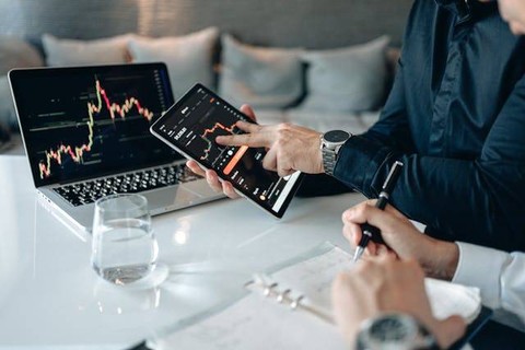 Ilustrasi Apa Itu FOMC. Sumber: Pexels/Alphatradezone