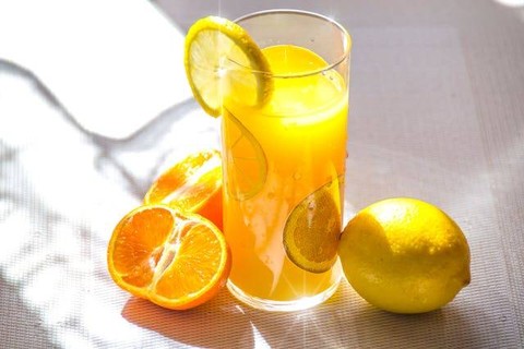 Ilustrasi Minuman Segar untuk Puasa. Sumber: Pexels/Photomix Company