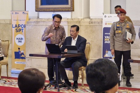 Menko Marves Luhut Binsar Pandjaitan melaporkan SPT Tahunan di Istana Negara, Jakarta, Jumat (22/32024). Foto: Nadia Riso/kumparan