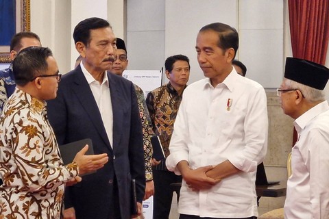 Presiden Jokowi, Wakil Presiden Ma'ruf Amin, dan para menteri melaporkan SPT Tahunan di Istana Negara, Jakarta, Jumat (22/3/2024) Foto: Nadia Riso/kumparan