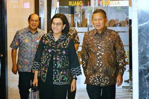 Menteri Keuangan Sri Mulyani rapat dengan Menteri ESDM Arifin Tasrif mengenai Harga Gas Bumi Tertentu (HGBT) di Kementerian ESDM, Jumat (22/3/2024). Foto: Instagram/@srimulyani