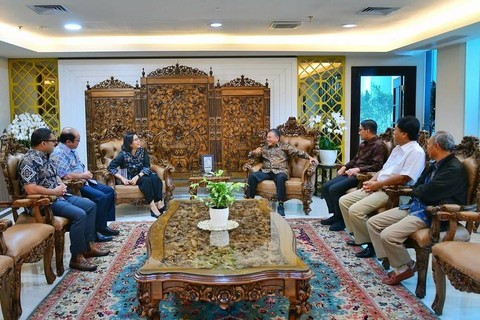 Menteri Keuangan Sri Mulyani rapat dengan Menteri ESDM Arifin Tasrif mengenai Harga Gas Bumi Tertentu (HGBT) di Kementerian ESDM, Jumat (22/3/2024). Foto: Instagram/@srimulyani