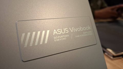 Asus Vivobook Go 14 (E1404G).  Foto: Muhammad Fikrie/kumparan