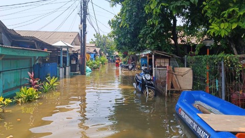 Kondisi banjir di kawasan RW 004, Komplek Kebersihan, Kelurahan Tegal Alur, Jakarta Barat, Sabtu (23/3/2024). Foto: Fadlan Nuril Fahmi/kumparan