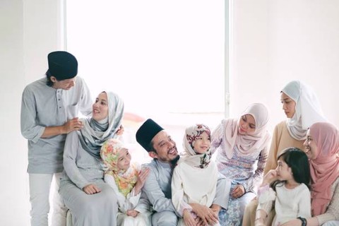 Ilustrasi Warna Trend Baju Lebaran 2024, Foto: Unsplash/Rifka Hayati.