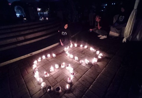 Instalasi angka 60 yang terbuat dari barang daur ulang. Foto: Masruroh/Basra