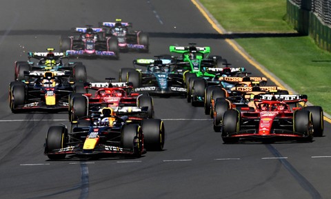 Sejumlah pebalap saat balapan di Sirkuit Grand Prix Melbourne, Melbourne, Australia, Sabtu (23/3/2024). Foto: Jaimi Joy/REUTERS