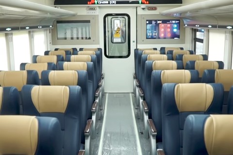 Kursi ekonomi KA Majapahit. Foto: Instagram/@kai121_