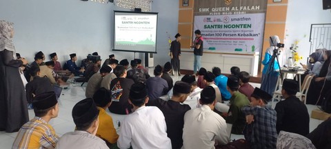 Owner Indoweb Kolaborasi dengan Smartfren Gelar Santri Ngonten di Kediri