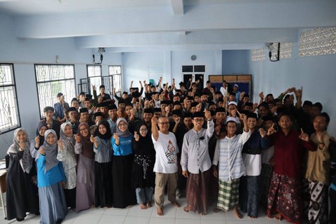 Owner Indoweb Kolaborasi dengan Smartfren Gelar Santri Ngonten di Kediri (2)