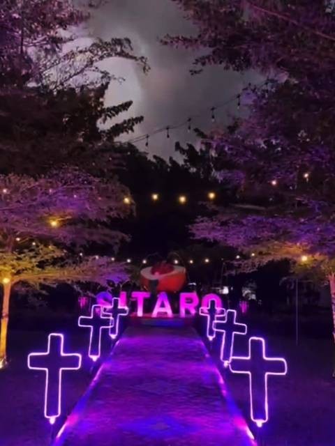 Ornamen paskah yang ada di Tugu Pala komplek kantor Bupati Kabupaten Sitaro.