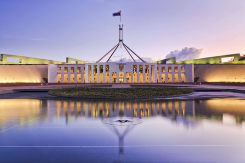 Refleksi gedung parlemen baru Canberra Foto: Taras Vyshnya/Shutterstock