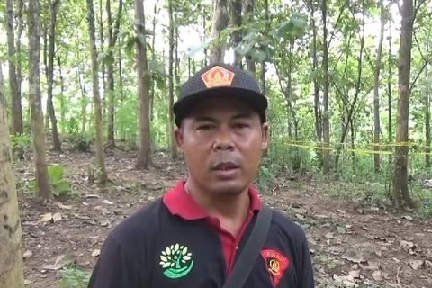 Mayat tanpa identitas ditemukan di Kawasan Hutan Petak 117 Rph Tamanan membuat geger Dusun Kedungpingit, Desa Sambikerep, Kecamatan Rejoso, Kabupaten Nganjuk, Senin (25/3/2024). Foto: istimewa
