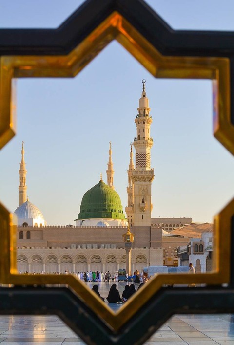 Masjid Nabawi dengan kubah hijaunya, di sinilah Rasulullah wafat. Sumber: pixabay.com