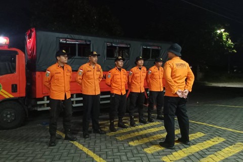 Pencarian empat bapak-bapak tersesat di Gunung Sanghyang, Bali. Foto: Basarnas B