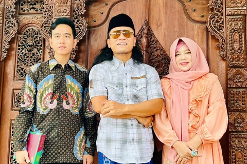 Cawapres Gibran Rakabuming Raka bertemu Gus Miftah di Ponpes Ora Aji di Kapanewon Kalasan, Kabupaten Sleman, Selasa (26/3/2024). Foto: Dok. Istimewa