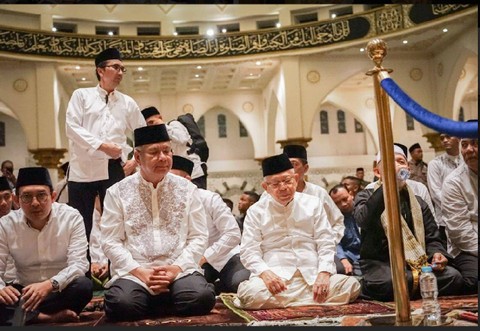 Wapres Ma'ruf Amin bersama Pj Gubernur Kalbar, Harisson Salat Tarawih di Masjid Raya Mujahidin Pontianak. Foto: Dok, Adpim Pemprov Kalbar