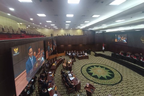 Capres Anies Baswedan membuka pokok-pokok permohonannya pada sidang perdana perselisihan hasil Pemilu (PHPU) atau Pilpres 2024 di Gedung Mahkamah Konstitusi, Jakarta, Rabu (27/3/2024). Foto: Hedi/kumparan