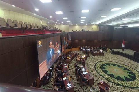 Capres Anies Baswedan membuka pokok-pokok permohonannya pada sidang perdana perselisihan hasil Pemilu (PHPU) atau Pilpres 2024 di Gedung Mahkamah Konstitusi, Jakarta, Rabu (27/3/2024). Foto: Hedi/kumparan
